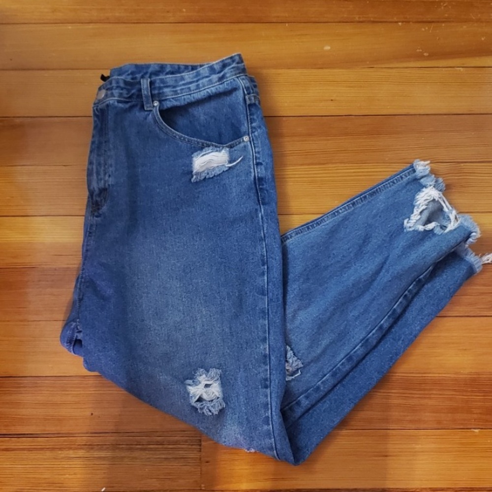 Never before worn boohoo jeans.